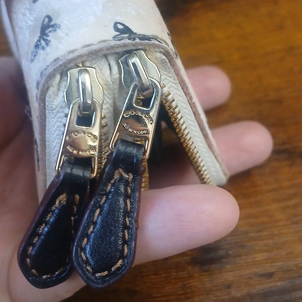 Project Wallet Re Paint Coach Cream and Black Butterfly Wallet - Picture 5 of 9